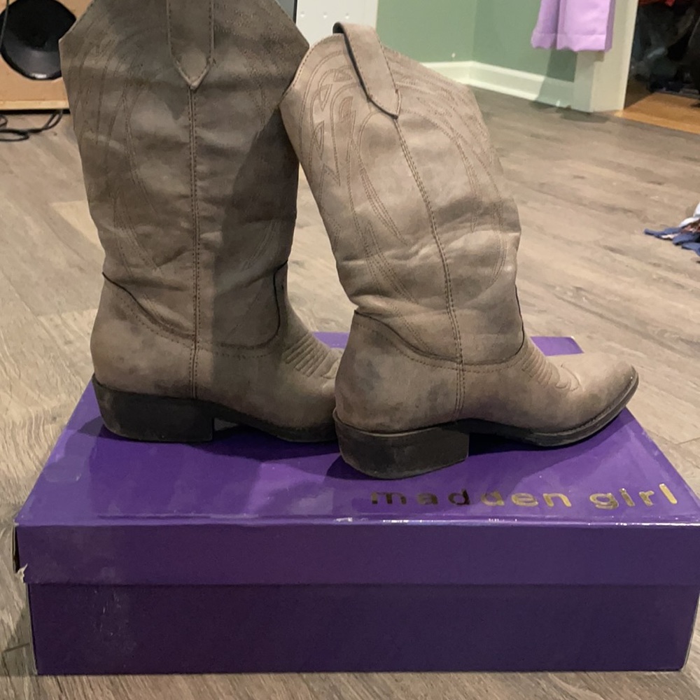 cowboy boots w/ comfort insoles size 6